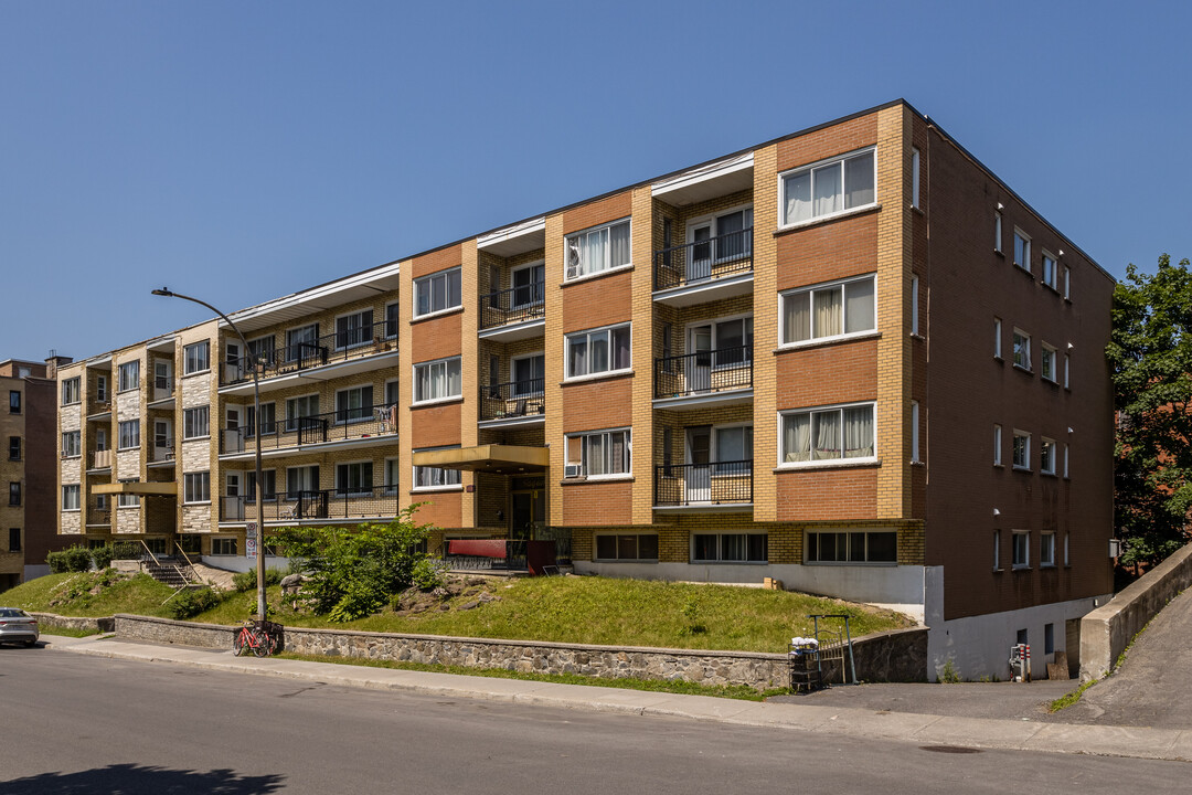 2655 De Kent Av in Montréal, QC - Building Photo