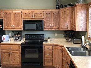 208 Northfield Rd in Manhattan, KS - Foto de edificio - Building Photo