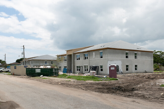 The Waves at Jacksonville Beach in Jacksonville Beach, FL - Foto de edificio - Building Photo