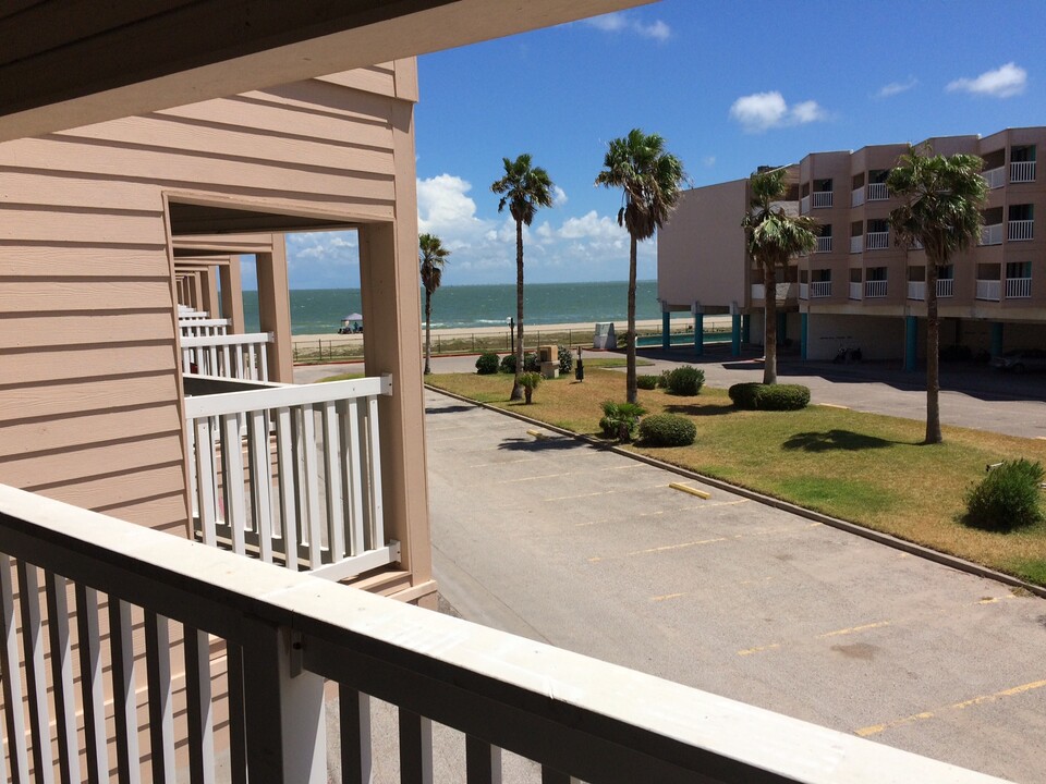 3938 Surfside Blvd, Unit 3126 in Corpus Christi, TX - Building Photo