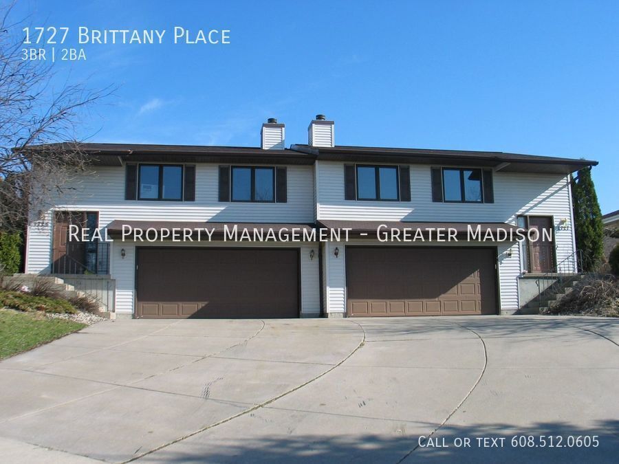 1727 Brittany Pl in Madison, WI - Building Photo