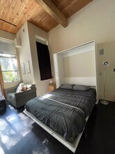 1812 19th Ave E, Unit 106 in Seattle, WA - Foto de edificio - Building Photo