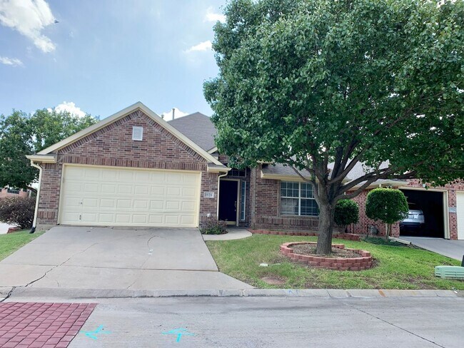 1920 Cavender Cir in Denton, TX - Building Photo - Building Photo