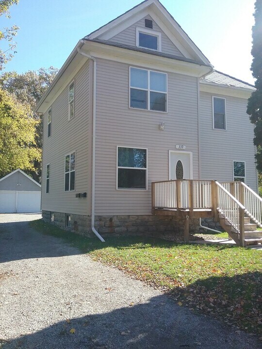 339 5th St in Neenah, WI - Building Photo