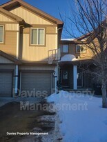8209-8217 217 St NW in Edmonton, AB - Building Photo
