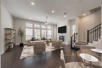 8075 Sunflower Ln in Dallas, TX - Building Photo - Building Photo