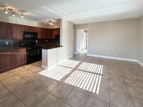 715 NE 6th St in Fort Lauderdale, FL - Foto de edificio - Building Photo