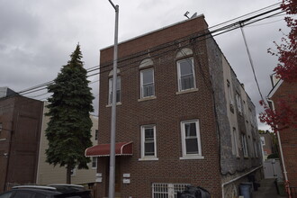 2845 E 196th St in Bronx, NY - Building Photo - Building Photo