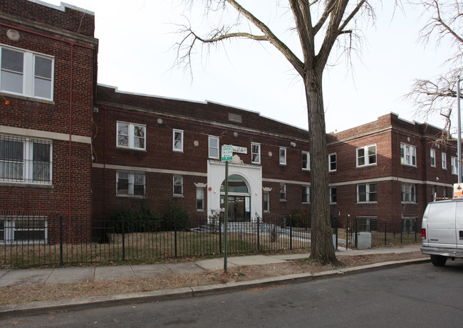 1301 Ridge Pl SE in Washington, DC - Foto de edificio - Building Photo