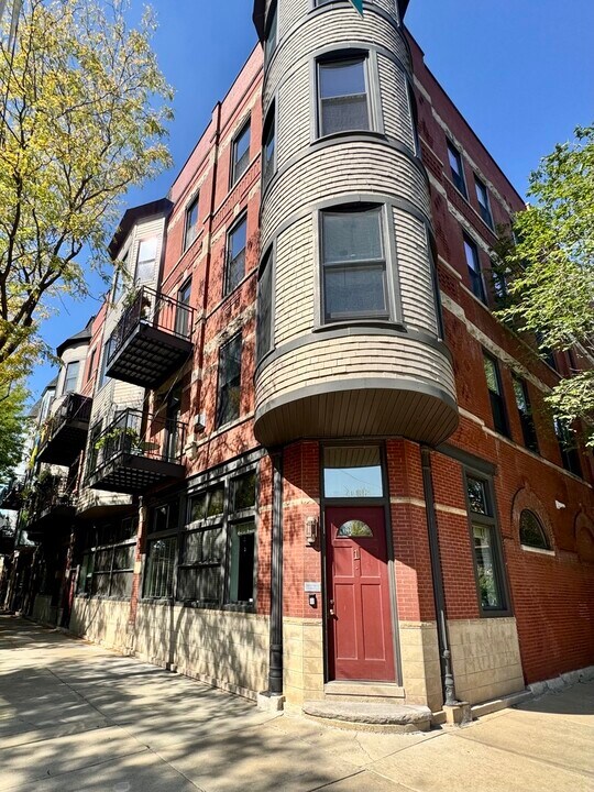 1502 W Ohio St in Chicago, IL - Building Photo