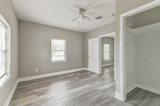 9839 Racine St in Houston, TX - Foto de edificio - Building Photo