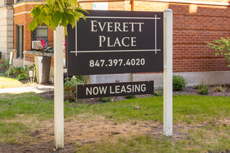 Everett Apartments in Chicago, IL - Building Photo - Other