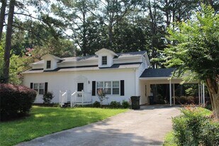 1870 Rose Garden Ln in Loganville, GA - Building Photo