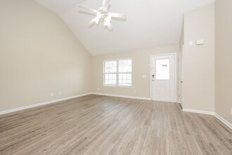 519 Sanders Dr in La Vergne, TN - Building Photo - Building Photo