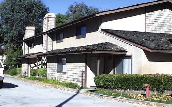 2677 Orange Ave in Costa Mesa, CA - Foto de edificio - Building Photo