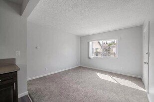 626 W 54th St in Los Angeles, CA - Building Photo