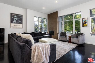 900 N W Knoll Dr in West Hollywood, CA - Building Photo - Building Photo