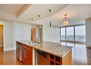 817 15 Av SW in Calgary, AB - Building Photo - Building Photo