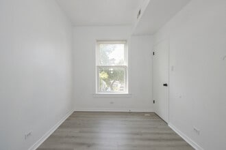 4702 W Fulton St in Chicago, IL - Building Photo - Building Photo