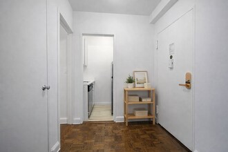 337 E 41st St, Unit 2B in New York, NY - Building Photo - Building Photo