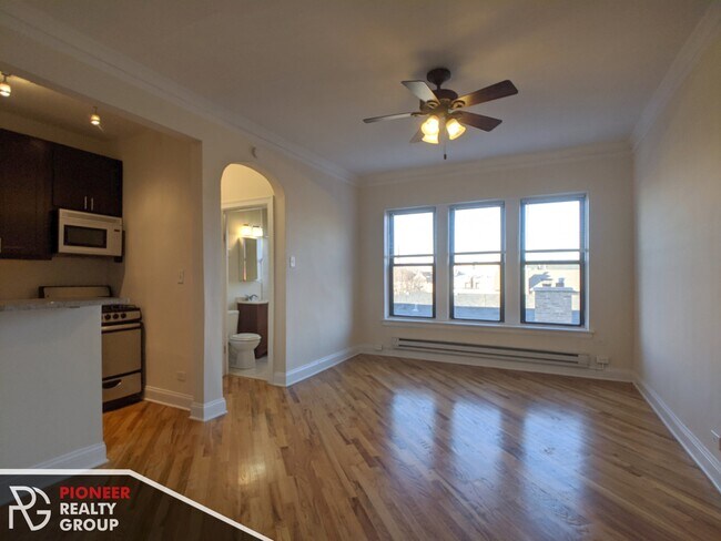4616 N Paulina St, Unit 411 in Chicago, IL - Building Photo - Building Photo