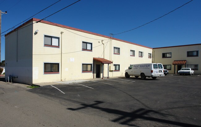 135 N B St in Lompoc, CA - Building Photo - Building Photo