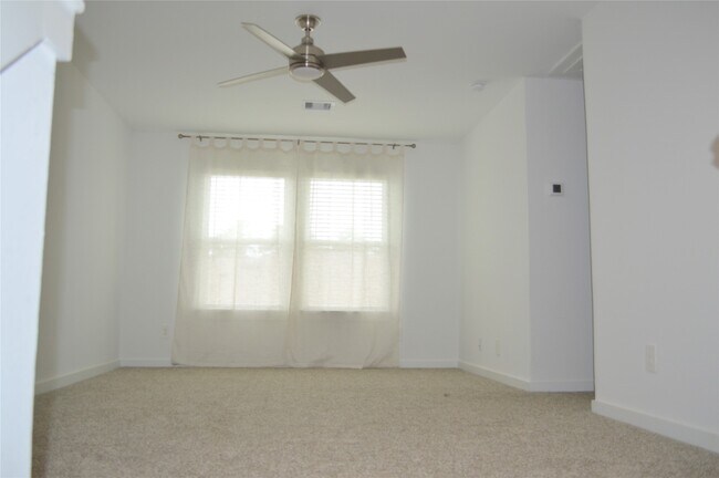 10313 Cascade Range Ln in Shenandoah, TX - Building Photo - Building Photo