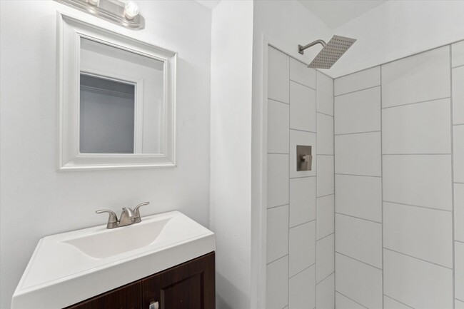 1602 E Henry St in Savannah, GA - Building Photo - Building Photo