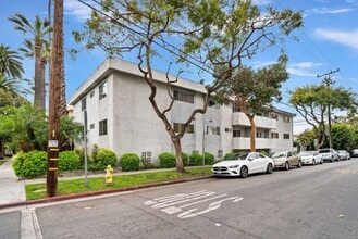 561 N. Orlando Avenue in Los Angeles, CA - Building Photo - Building Photo