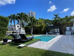 2067 NE 121st Rd in North Miami, FL - Building Photo - Building Photo