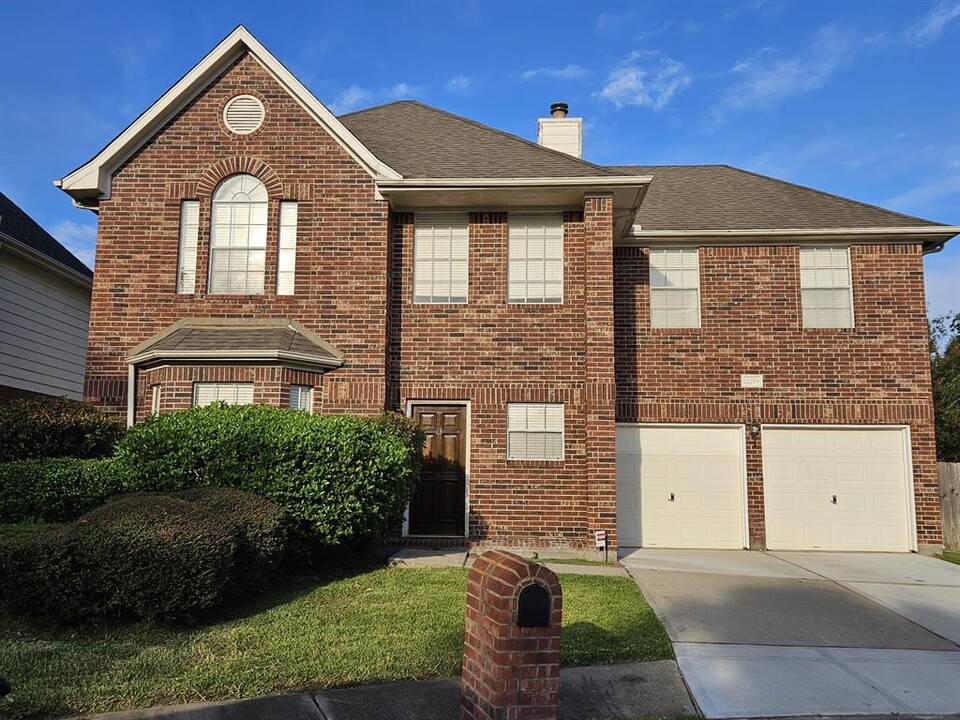 12215 Meadow Ln Ct in Stafford, TX - Foto de edificio