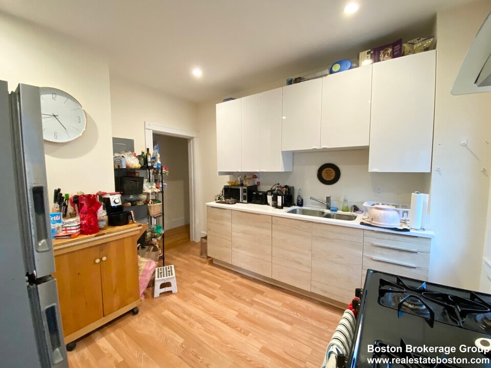 40 Harvest St, Unit 2 in Boston, MA - Building Photo