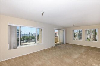 200 S Catalina Ave in Redondo Beach, CA - Foto de edificio - Building Photo