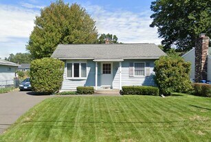 41 Oakwood Dr in Albany, NY - Building Photo