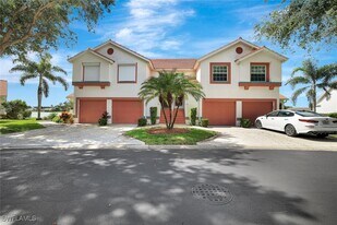 613 Windsor Sq in Naples, FL - Building Photo