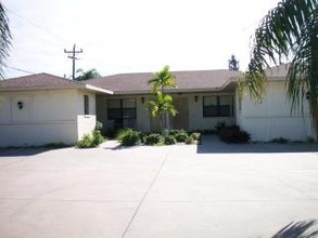 4803 Triton Ct E in Cape Coral, FL - Foto de edificio - Building Photo