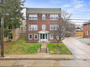 1518 Mcfarland Rd in Pittsburgh, PA - Foto de edificio - Building Photo