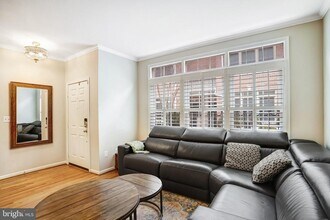 1505 N Colonial Terrace in Arlington, VA - Building Photo - Building Photo