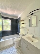 802-806 W Cedar St in Kalamazoo, MI - Building Photo - Building Photo