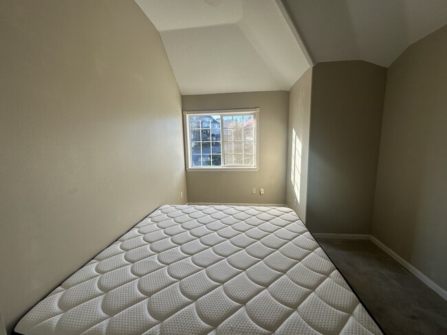 13698 SW Hillshire Dr in Tigard, OR - Foto de edificio - Building Photo