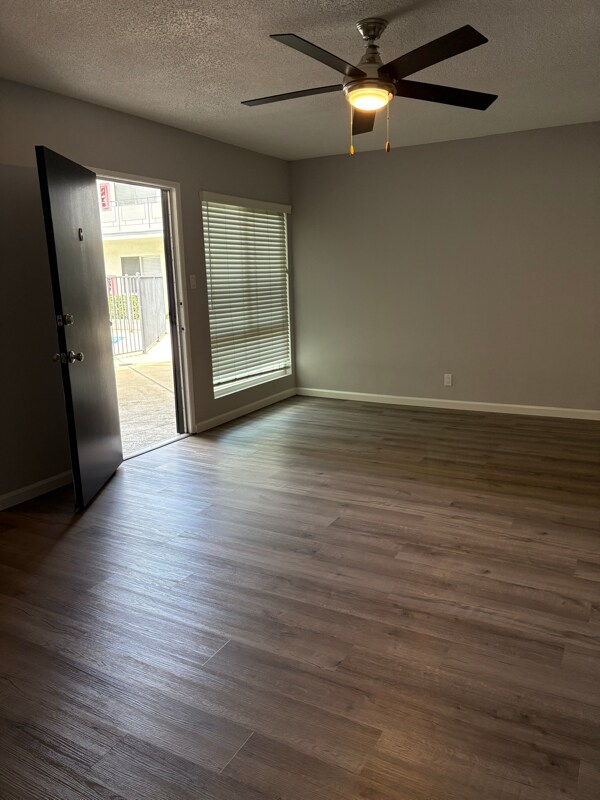 20912 Amie Ave-Unit -101 in Torrance, CA - Foto de edificio - Building Photo