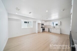 5655 Case Ave in Los Angeles, CA - Building Photo