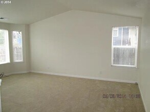 1095 W Brown Ave, Unit 1093 in Roseburg, OR - Building Photo - Building Photo