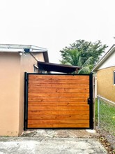 5320 NW 180th Terrace in Miami Gardens, FL - Building Photo - Building Photo