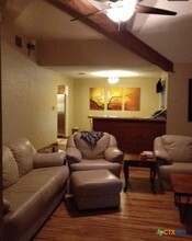 1706 Quail Run Dr in San Marcos, TX - Foto de edificio - Building Photo