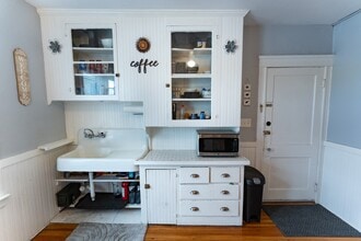 412 Taunton Ave, Unit 2 in East Providence, RI - Building Photo - Building Photo