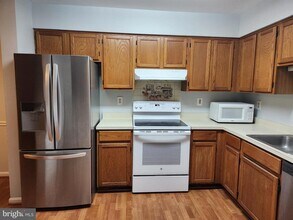 19086 Highstream Dr in Germantown, MD - Building Photo - Building Photo