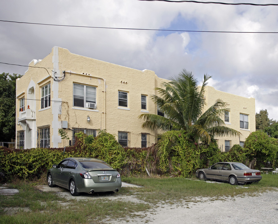 Webster Apartments in Miami, FL - Building Photo