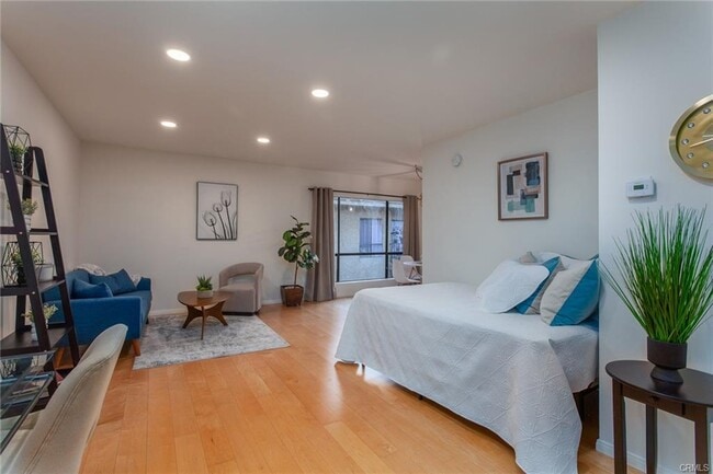 property at 1735 N Fuller Ave
