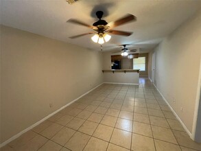 1617 Hazelwood St-Unit -A in Conroe, TX - Foto de edificio - Building Photo